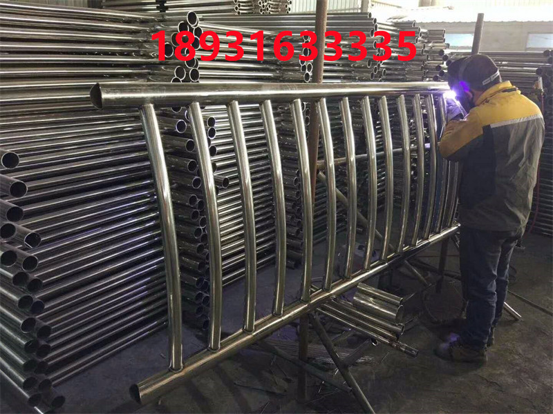 鐵質圍欄（lán）